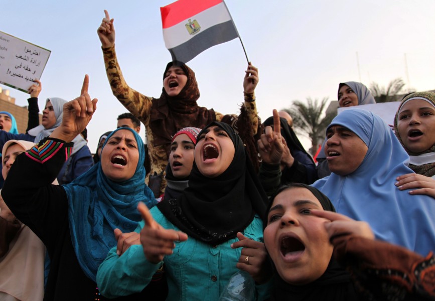 صورة لمتظاهرين يهتفون ضد مبارك في ساحة التحرير في 1 شباط/فبراير 2011
